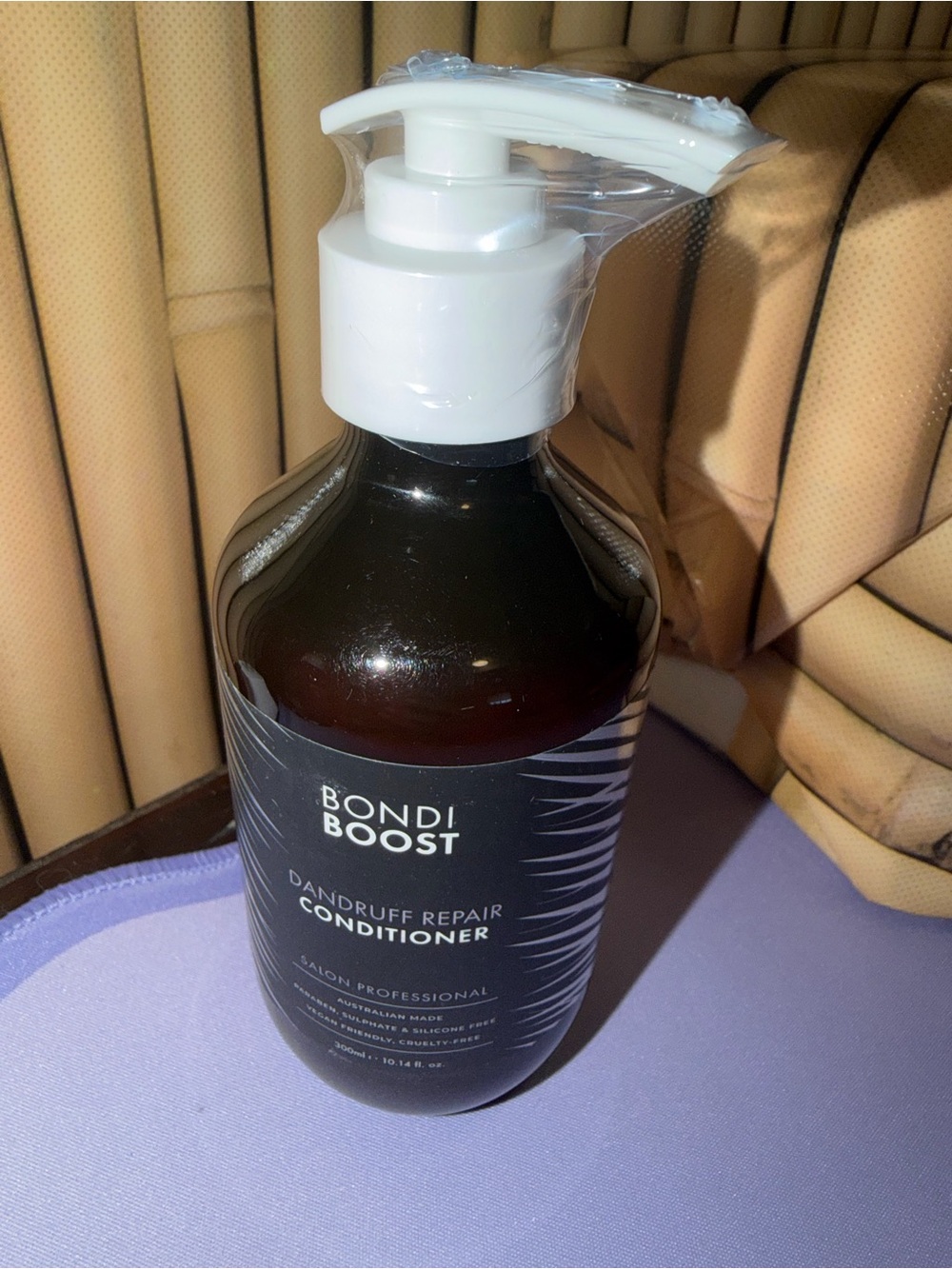 Bondi Boost Dandruff Repair Conditioner – Black Bottle with White Pump